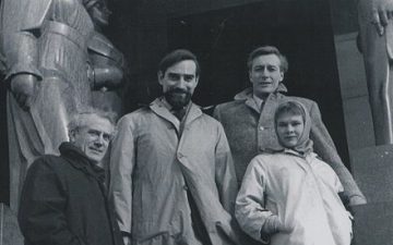 Judi Dench pictured with Laurence Olivier, John Neville and Joseph O